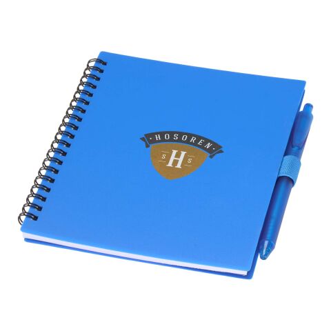 Nachhaltiger Werbeartikel Niove Softcover Notizbuch aus recyceltem Kunststoff mit Kugelschreiber (blaue Mine) – blau – mit Logo bedruckt