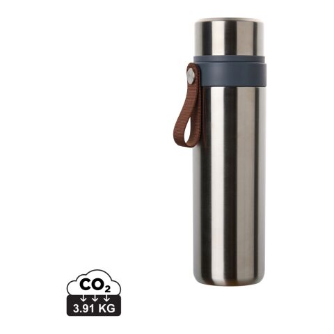Werbeartikel Vinga Tono 750ml Thermoskanne RCS recycelter Edelstahl mit 2 Bechern & Trageschlaufe isoliert – Stahl – mit Logo bedruckt