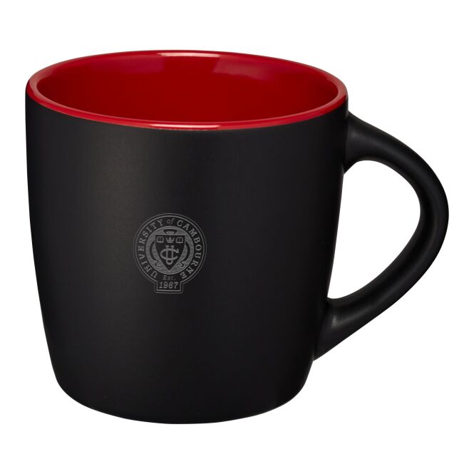 Kundengeschenk Riviera Keramiktasse – schwarz-rot – im 48h Express-Druck 340 ml für das Mitarbeiter-Onboarding