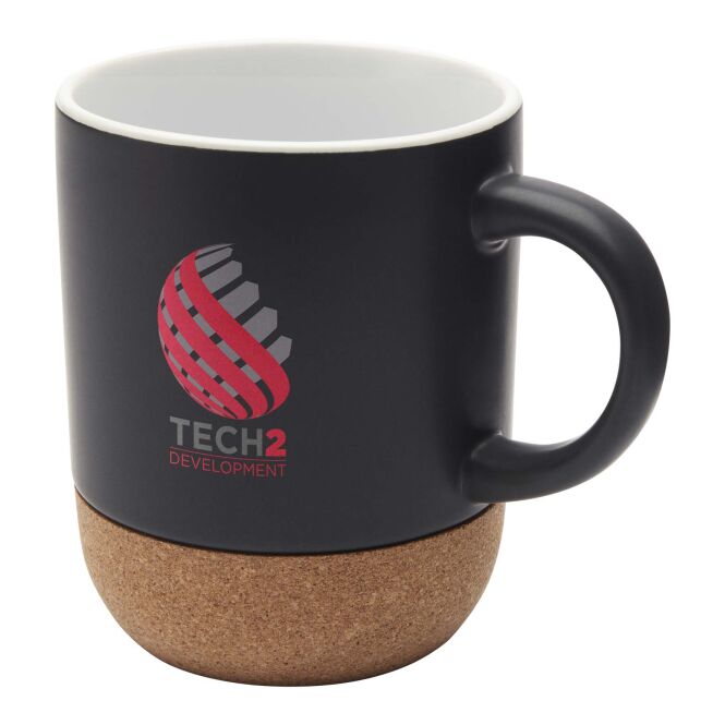 Mitarbeitergeschenk Keramiktasse Billie – schwarz – mit 48h Express-Logodruck 300ml Keramik Korkboden nachhaltiges Trinkgefäß