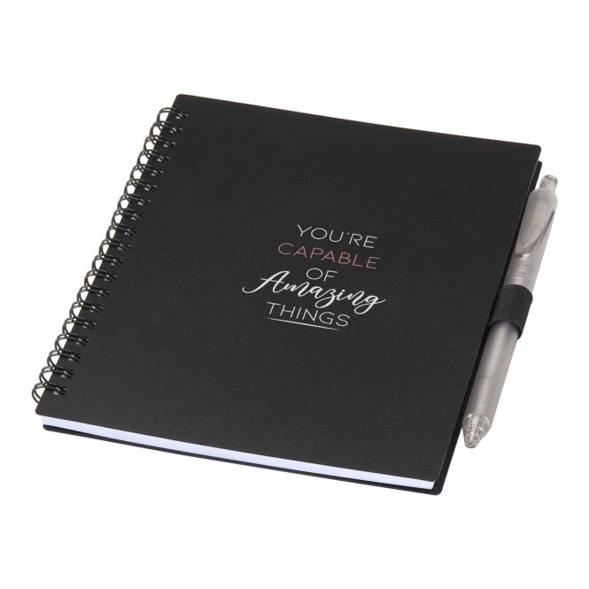 Firmengeschenk Notizbuch Niove – schwarz – mit 48h Express-Werbedruck, 70g-Papier 140x178mm, 100% recycelter Kunststoff, nachhaltiges Journal