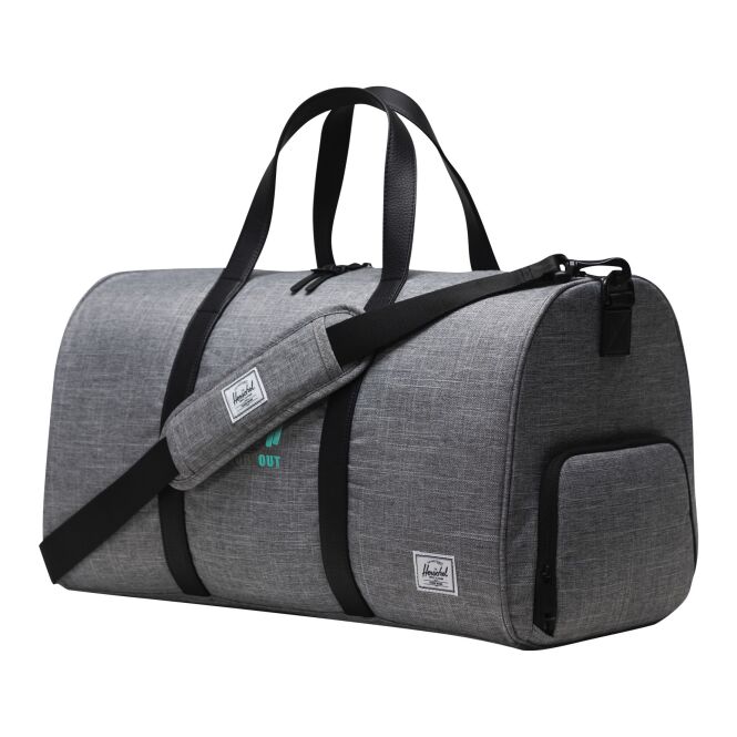 Mitarbeitergeschenk Reisetasche Herschel Novel™ – heather grau – 48h Express-Logodruck 43L 100% rPET nachhaltiger Reisebegleiter