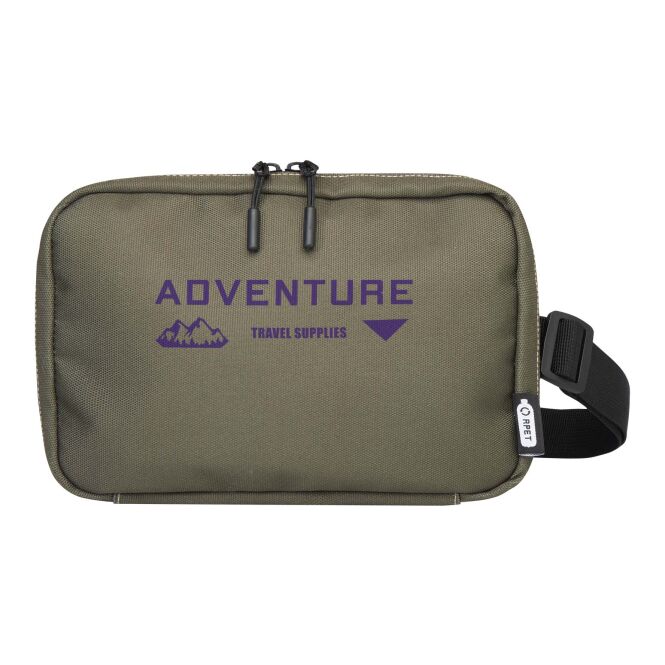 Firmengeschenk Kulturtasche Roam – grün – mit 48h Express-Logodruck aus 100% GRS-recyceltem Polyester nachhaltiges Accessoire für CSR