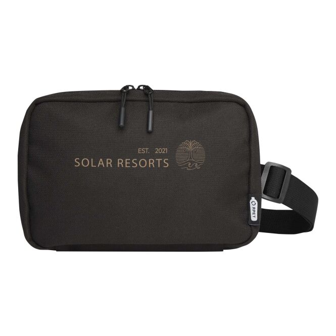 Firmengeschenk Kulturtasche Roam – schwarz – mit 48h Express-Logodruck 100% GRS recyceltes Polyester modulares Design nachhaltige Tasche