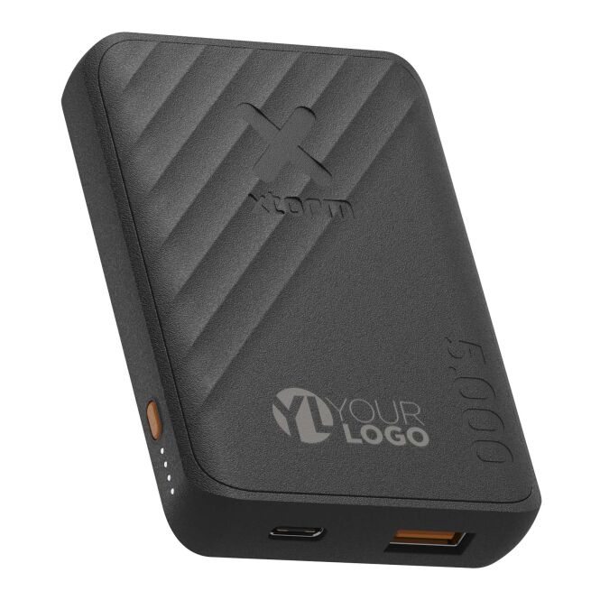 Kundengeschenk Powerbank Xtorm Go2 – schwarz – mit Logo bedruckt 48h Express-Druck 5000 mAh 12W FastCharge für das Mitarbeiter-Onboarding