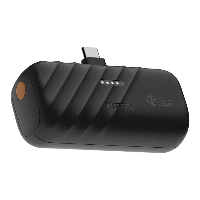 Premium-Werbeartikel Powerbank Xtorm Go2 20W 5000 mAh – schwarz – mit Logo bedruckt 48h Express-Druck für das Mitarbeiter-Onboarding