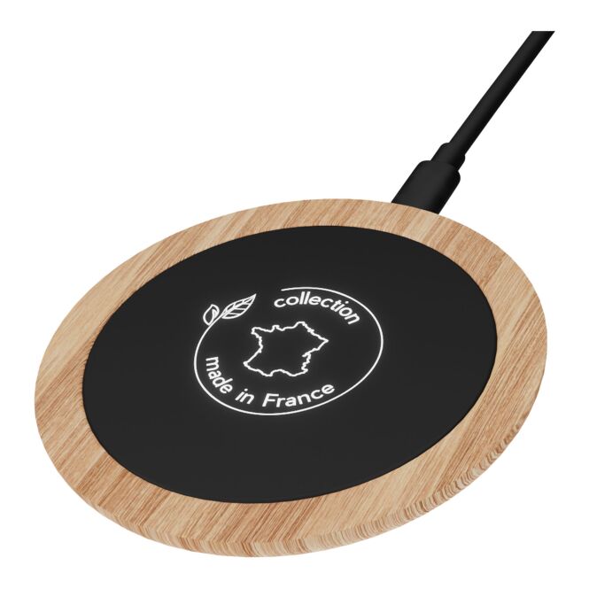 Premium-Werbeartikel Wireless Charger SCX.design W24 – hellbraun – mit Logo bedruckt 10W Qi-kompatibel aus Eichenholz für das Homeoffice