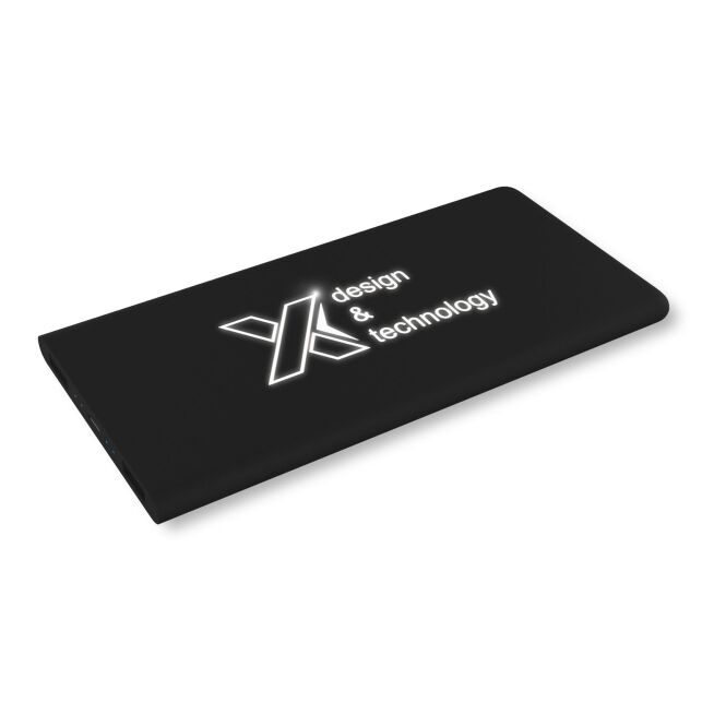 Kundengeschenk Powerbank SCX.design P15 – schwarz – mit Logo bedruckt 48h Express-Druck 5000 mAh 3-in-1-Kabel 138x66x8,5mm für Mitarbeiter-Onboarding