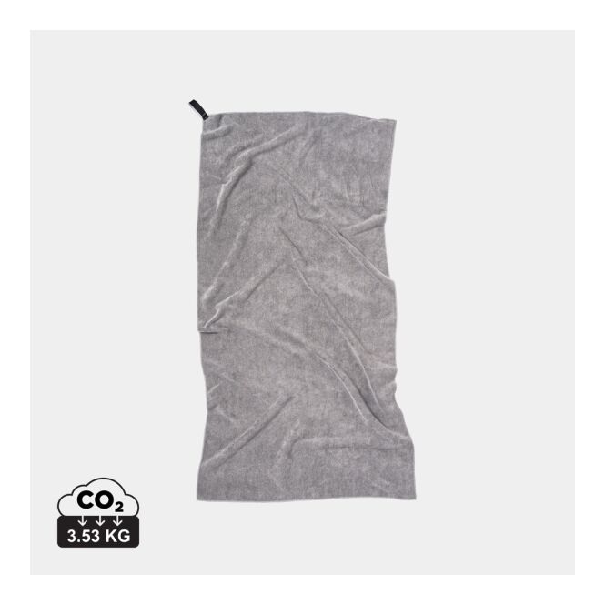 Kundengeschenk Badetuch VINGA Active Dry 140x70cm – grau – mit edlem Stick für Outdoor-Events und nachhaltige Firmen-Promotions