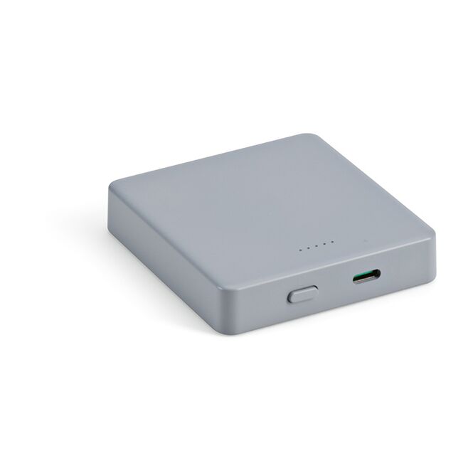 Premium-Werbeartikel Powerbank Mendel – silber – mit Logo bedruckt 5.000 mAh 22,5 W USB-C 15 W kabellos magnetisch für das Homeoffice