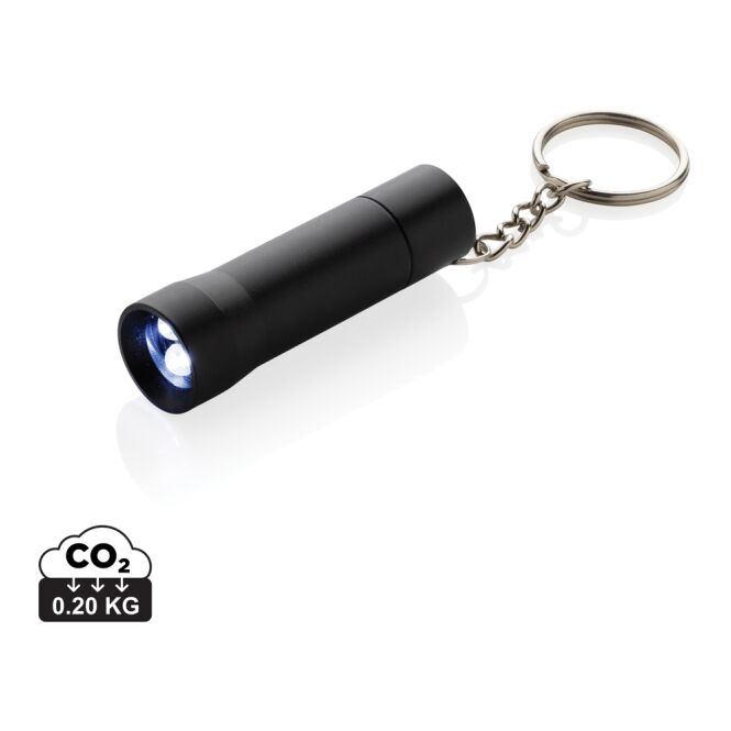 Firmengeschenk Flash Taschenlampen-Schlüsselanhänger – schwarz – mit Logo bedruckt aus nachhaltigem RCS-Aluminium für Messen