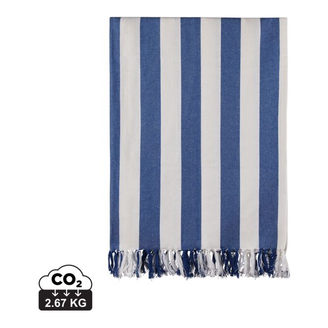Firmengeschenk Strandtuch VINGA Ornos – blau-weiss – mit Logo bedruckt 180x80 cm nachhaltig aus recycelten Materialien für Outdoor-Events