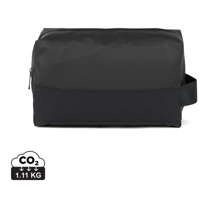 Firmengeschenk Kulturbeutel VINGA Livorno – schwarz – mit Werbedruck 65% GRS recyceltes Polyester – nachhaltiges Reise-Accessoire