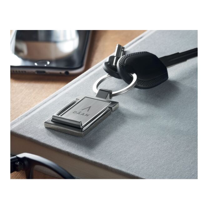 Firmengeschenk Schlüsselring mit Halter – silber – mit Logo bedruckt und Smartphone-Funktion als Werbemittel für Messen und Events