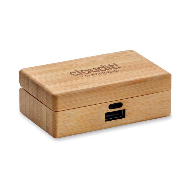 Premium-Werbeartikel TWS 5.3 Ohrhörer-Set Bambus – holzfarben – mit Logo bedruckt 1200 mAh Powerbank für das Mitarbeiter-Onboarding nachhaltig