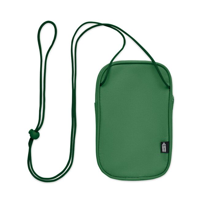 Werbegeschenk Crossbody-Reisetasche RPET – grün – mit Logo bedruckt für Messen & Promotion aus nachhaltigem rPET-Material