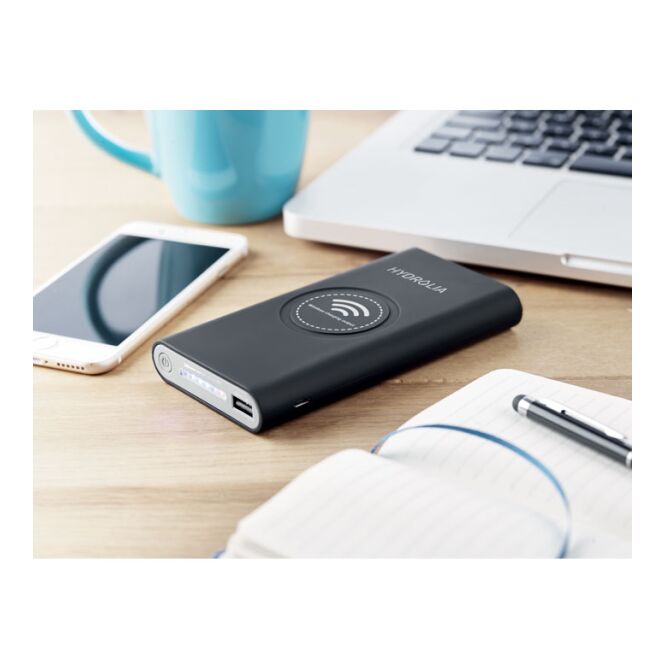 Kundengeschenk Powerbank 8000 mAh Typ C – schwarz – mit Logo bedruckt induktiv für das Mitarbeiter-Onboarding