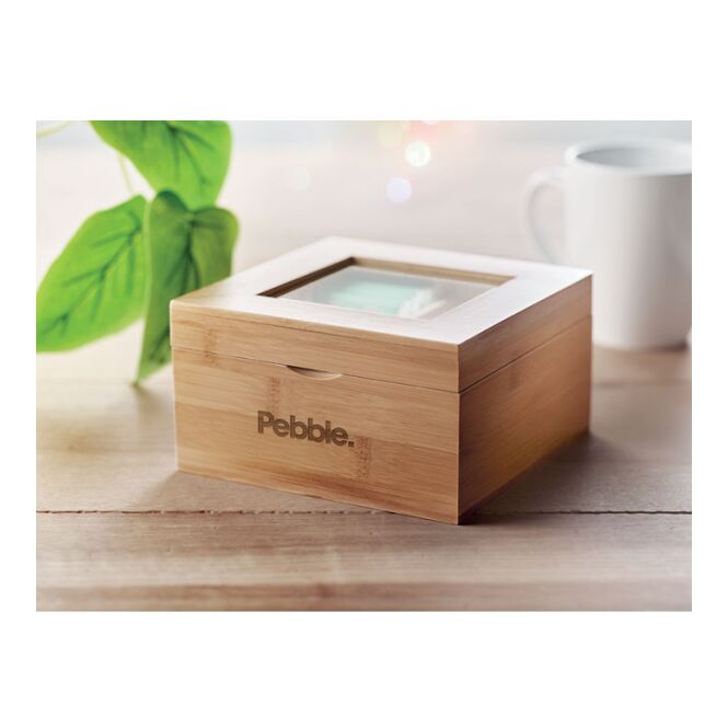 Firmengeschenk Teebox Bambus – holzfarben – mit Logo bedruckt 4 Fächer für 24 Beutel, Glasdeckel nachhaltige Aufbewahrung für CSR