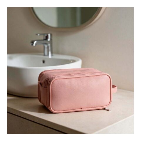 Helsinki Kulturtasche 3,5L aus recy. PU. Mit Doppelreißverschluss und Magnetverschluss. Rosa